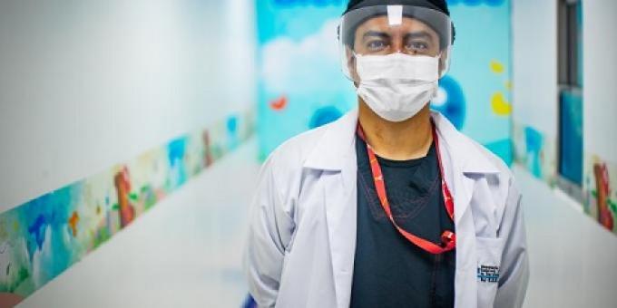 En la imagen se observa Profesional del sector salud