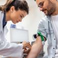 toma de muestra de sangre, donante masculino